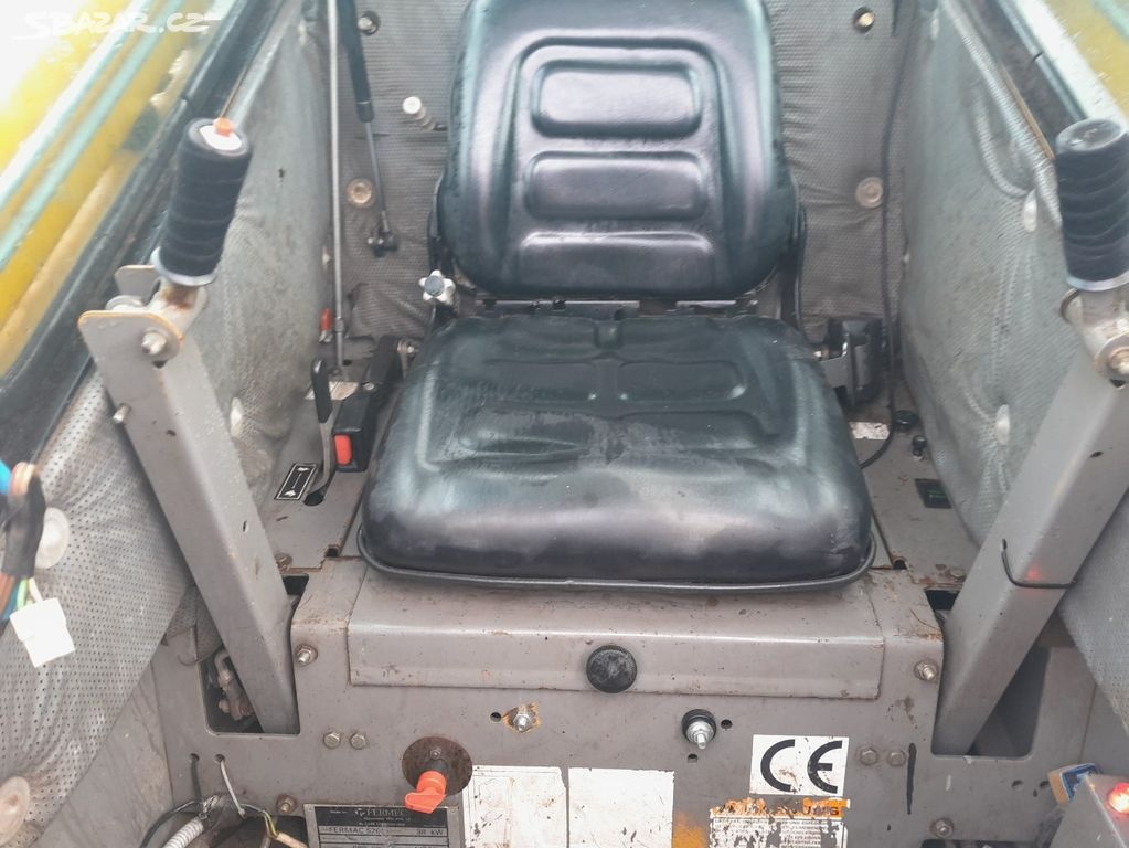 Prodám smykem řízený nakladač Fermec 526 hmotnost 2,7t motoh - 3