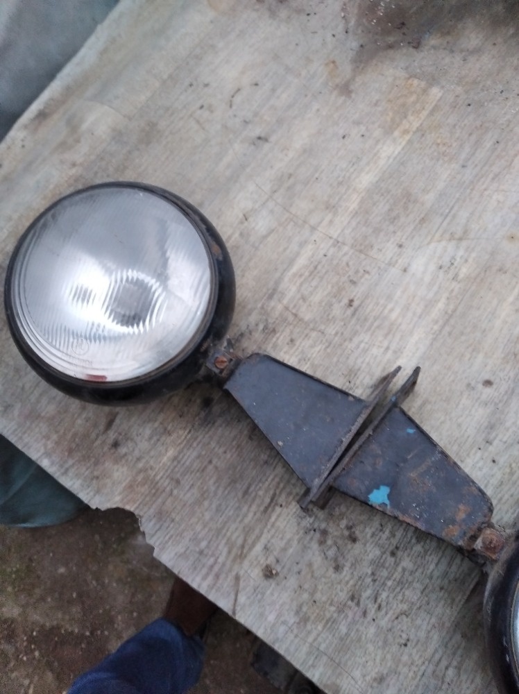 Prodám moc pěkná originál světla na ZETOR25 - 3