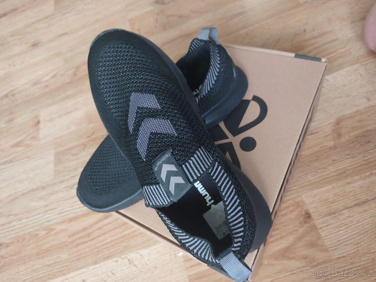 NOVÉ boty Hummel vel. 40... PC 899,- - 3