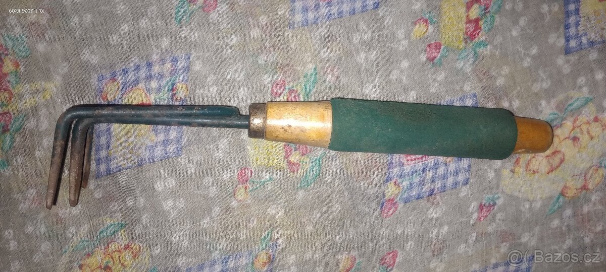 Ruční kultivátor 3 hroty - 3