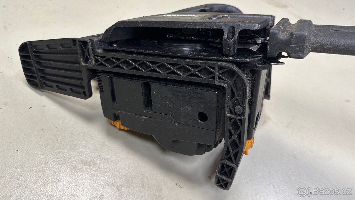 Motorová pila Homelite rezervace - 3