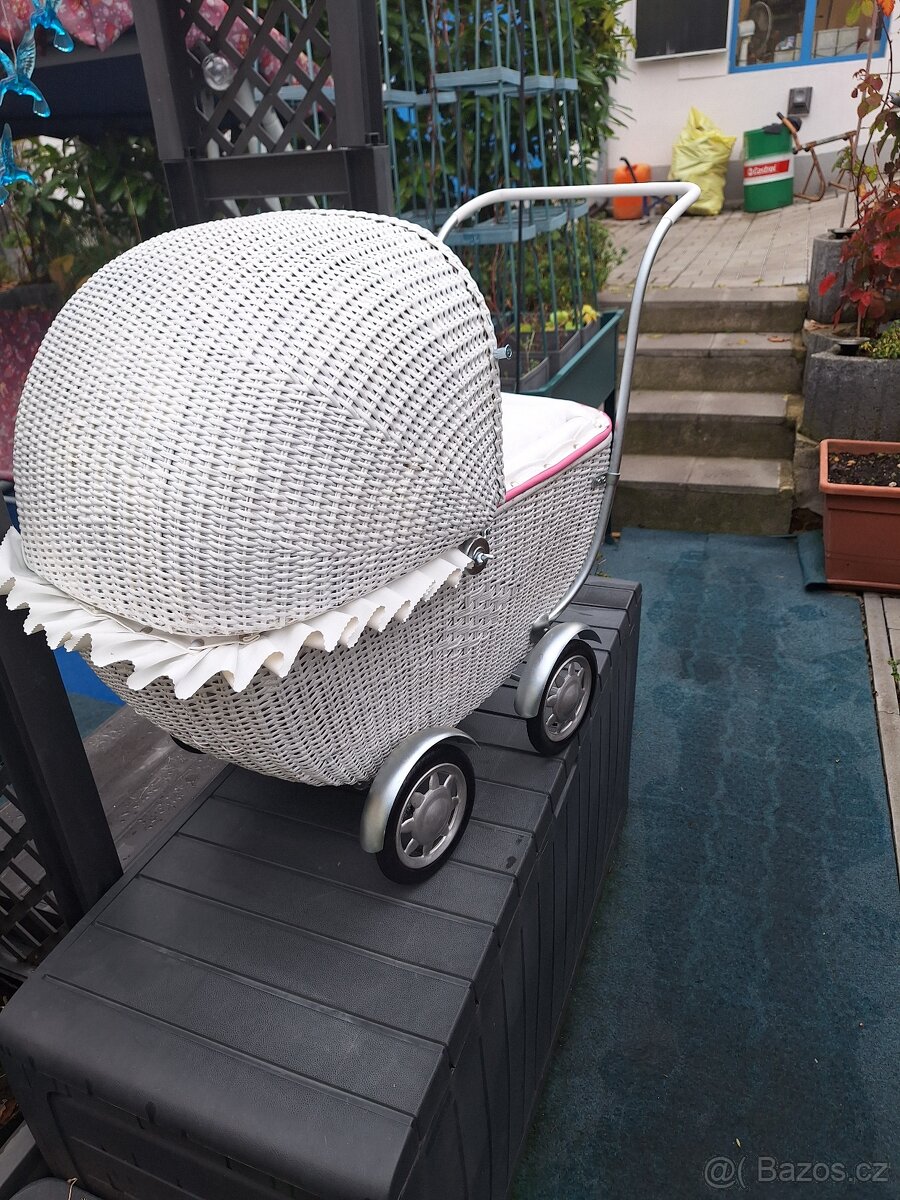 RETRO KOČÁREK PRO PANENKY - 3