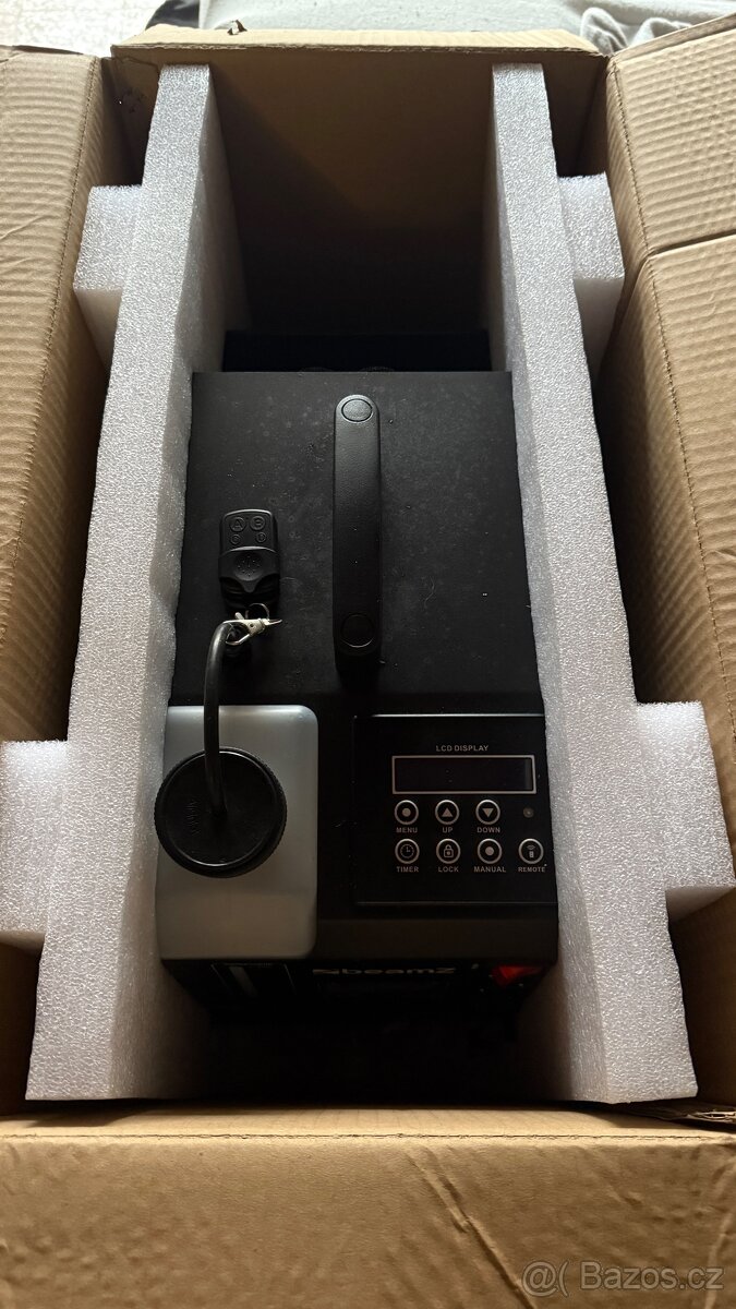 BeamZ - Výrobník mlhy a buble s RGB Led - 3