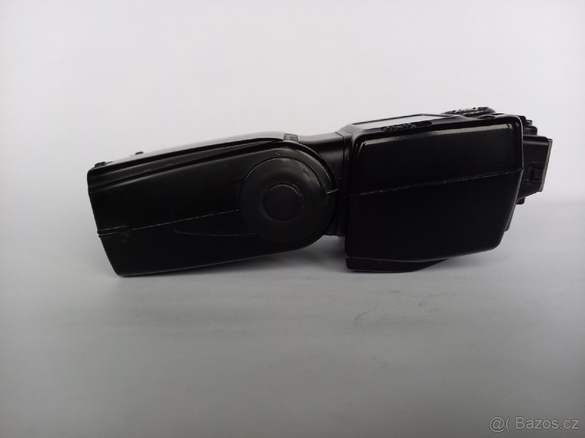 Nikon blesk SB-700 - 3