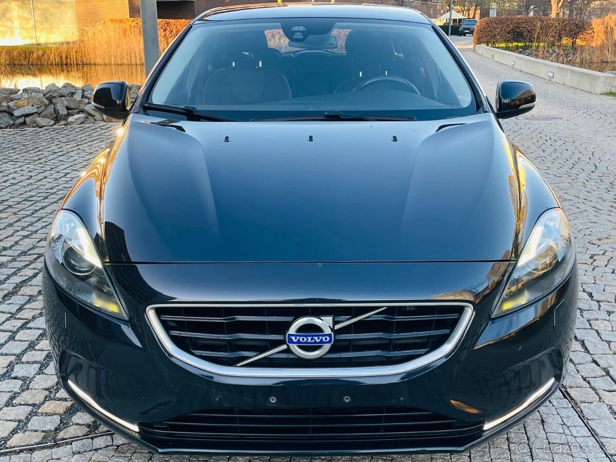 Volvo V40 2.0 D3 5VÁLEC 110KW MANUÁL LED SENZORY SERVISKA - 3