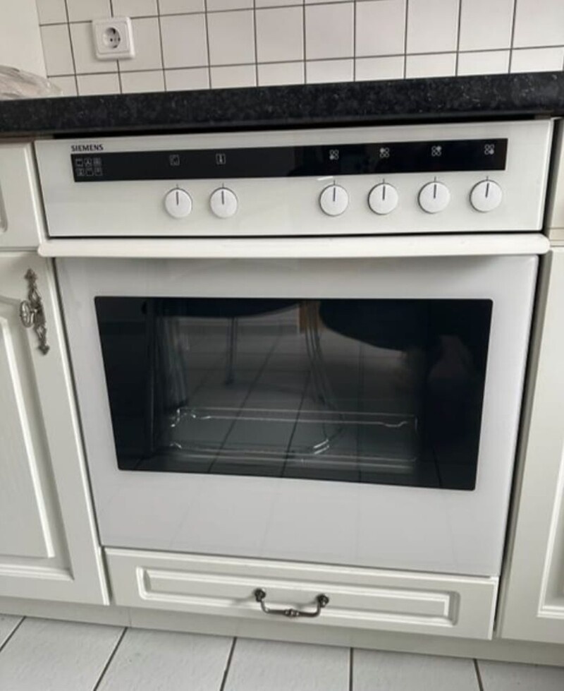 Kuchyně se spotřebiči a jídelním koutem,5789 - 3