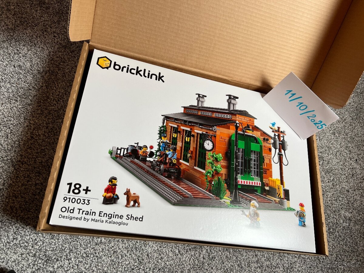 LEGO 910033 Old Train Engine Shed - 3