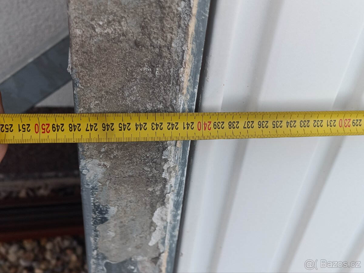 Výklopná plechová vrata s tažnými pružinami. - 3