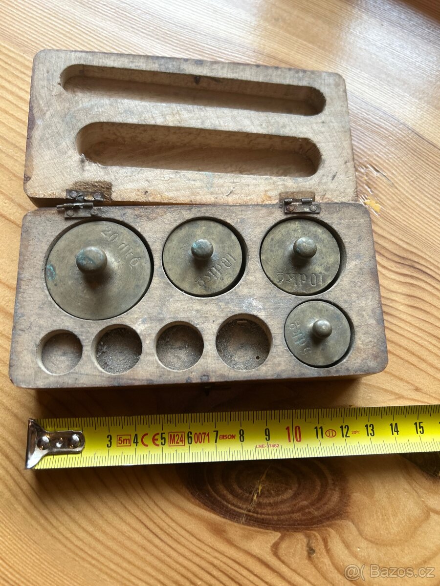 Závaží v dřevěné krabičce - 3