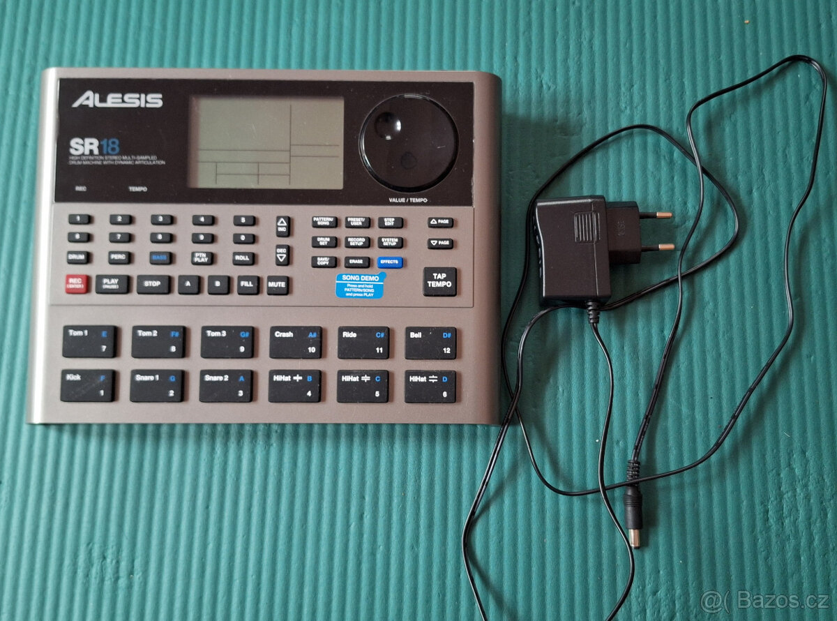 Alesis SR18 - 3