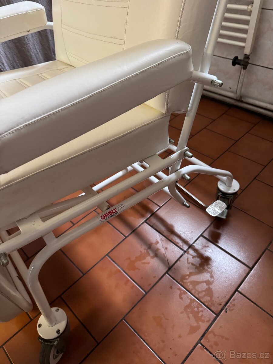 Kosmetické polohovatelné křeslo - 3