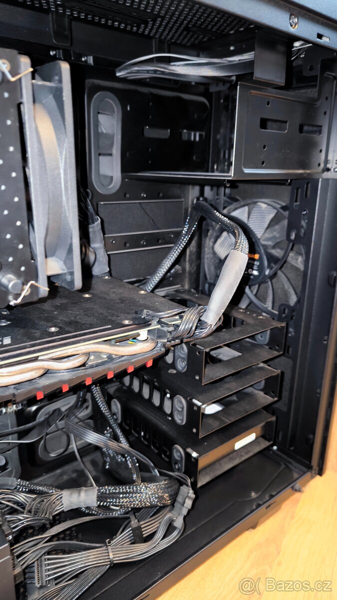 HERNI PC I7 8700 GTX 1080 32Gb RAM - 3