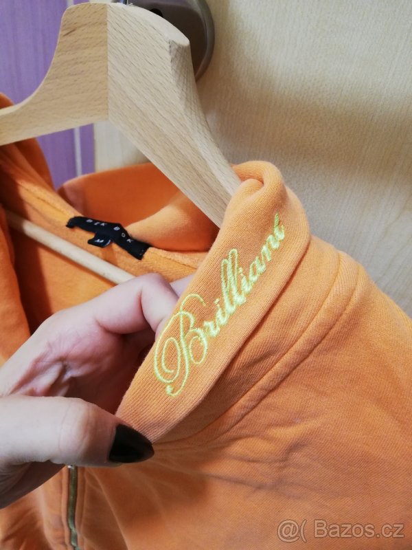 Oranžová mikina - 3