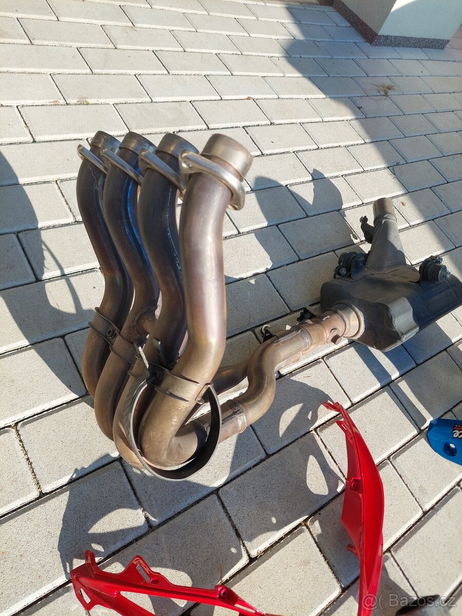 SUZUKI GSXR 750 a Duke 890r - 3