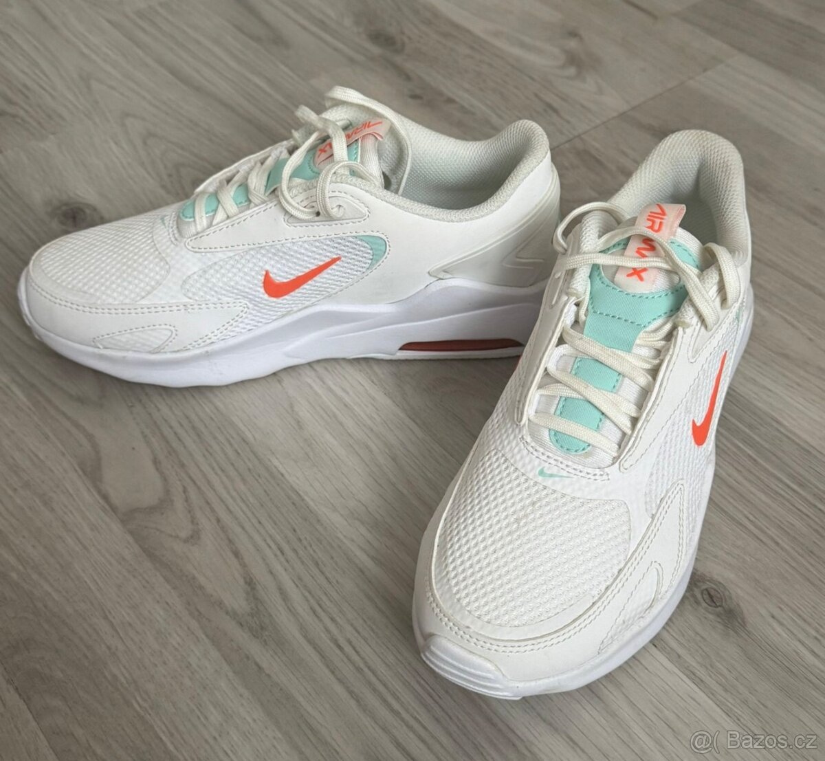 Dámské boty Nike Air Max Bolt v bílé barvě - 3