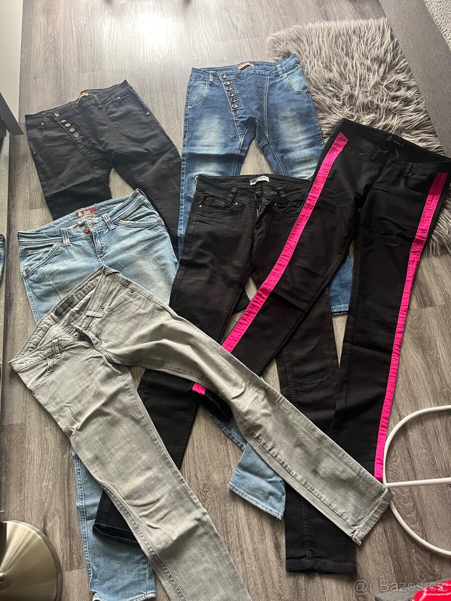 3 krabice dámského oblečení - 3