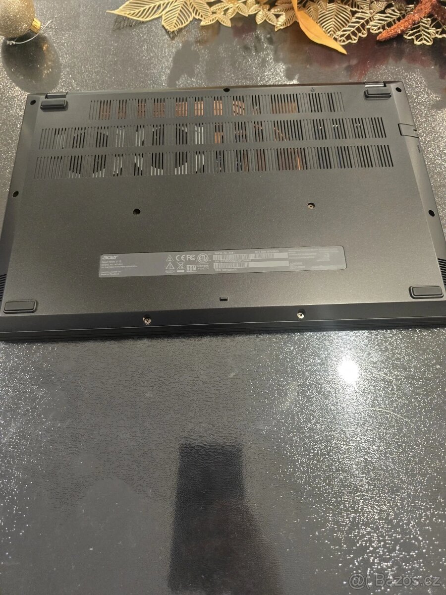 Výkonný Acer nitro V15-RTX 5050 8GBGDDR7-I9 14 jader-32GB - 3