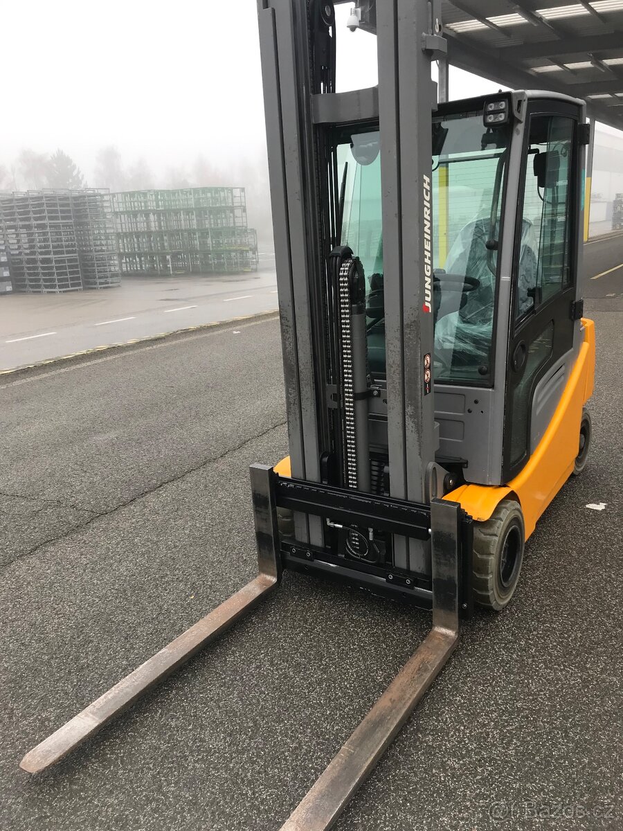 Jungheinrich efg 320 zasklený r.v.12/2017 - 3