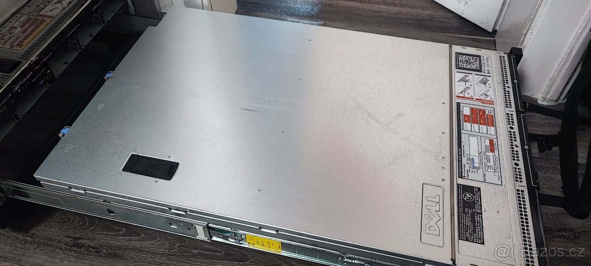 Server Dell R720, 2x E5-2609 v2, 72GB RAM + ližiny - 3