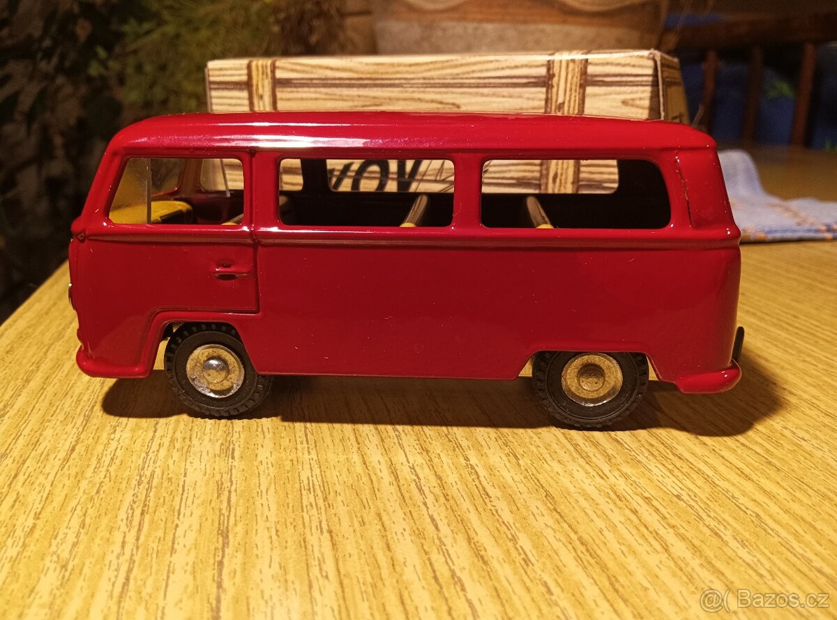 VW Mikrobus T2 červený - 3
