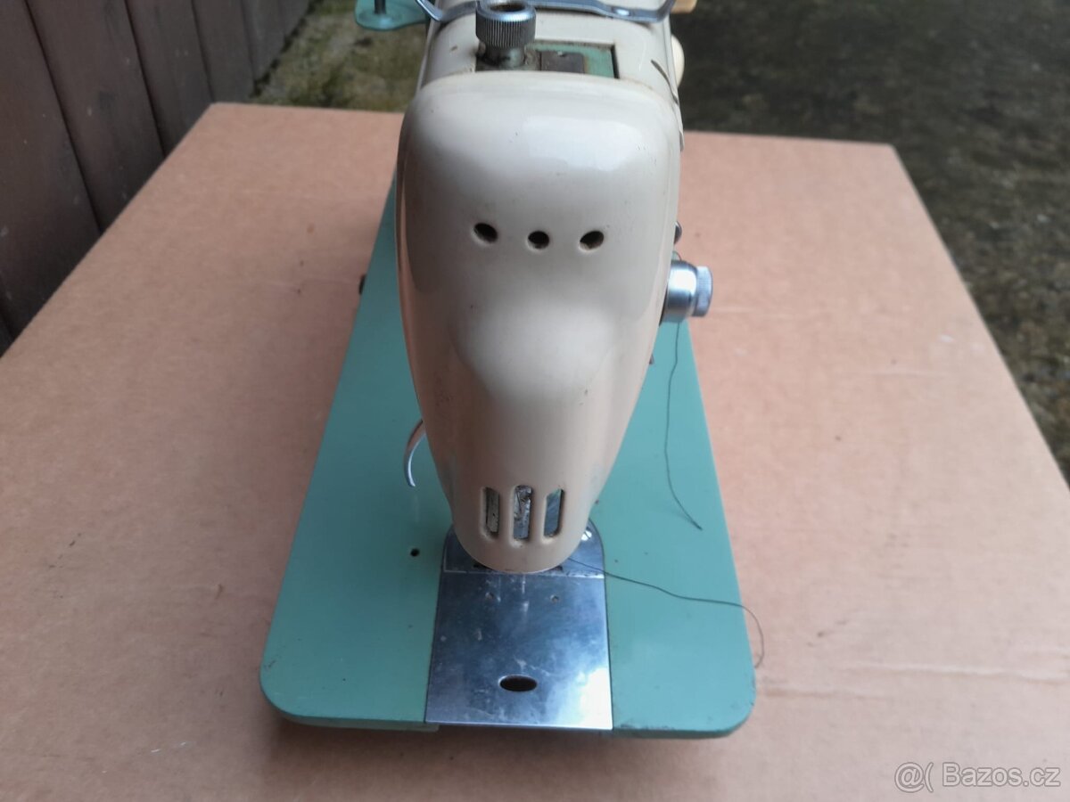 Šicí stroj LADA - 3