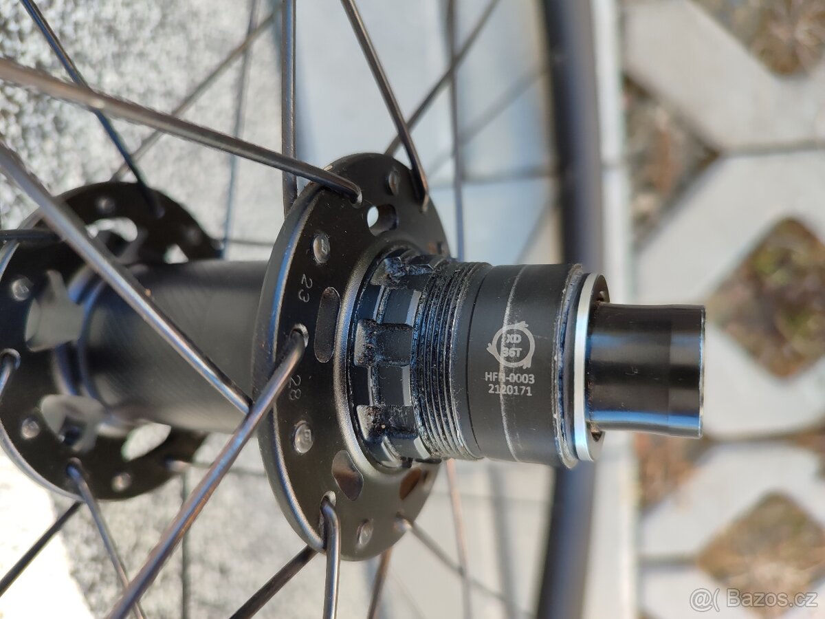 Zadní kolo Specialized. - 3