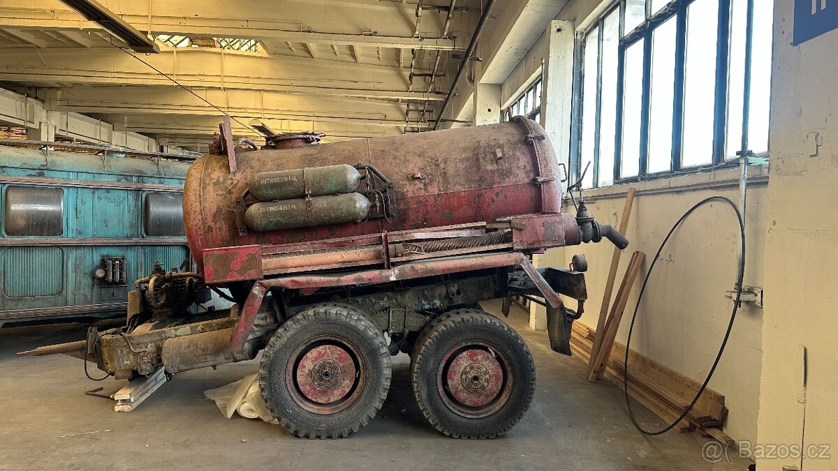 Železná cisternová přívěsná kára - fekální vůz - 3
