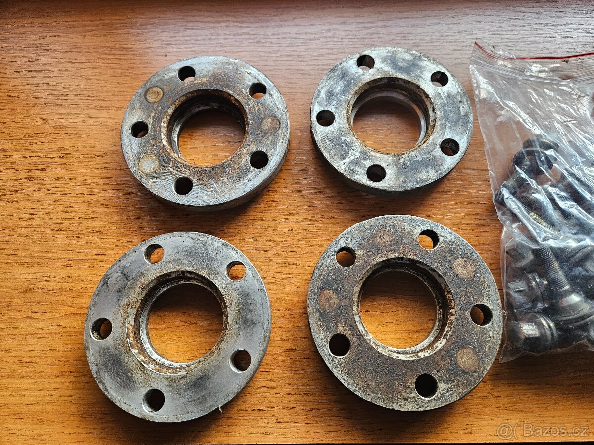 Podložky pod kola 5x108, šířka 15mm, vč. šroubů - 3