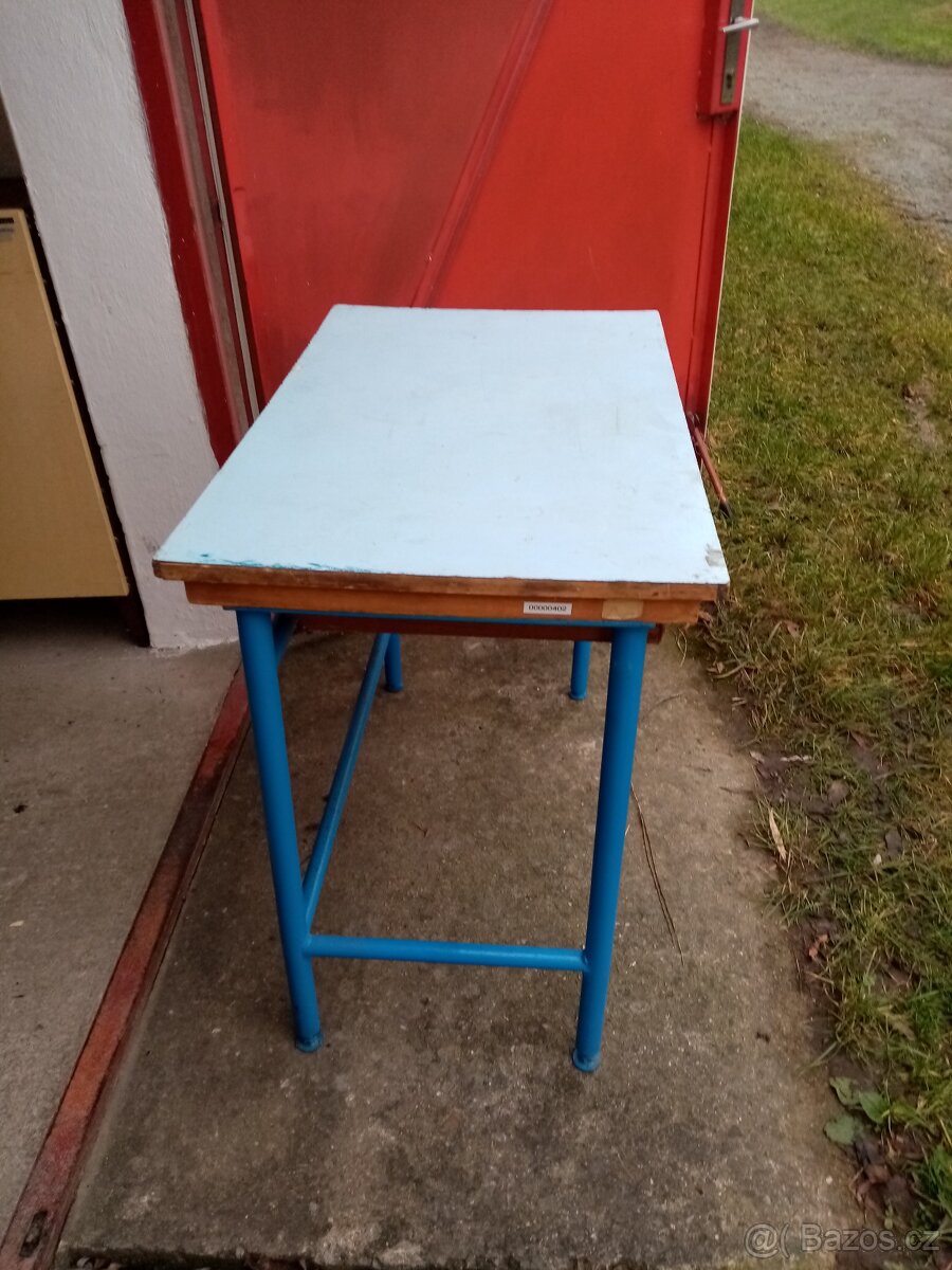 Dílenské stolky a skřínka - 3