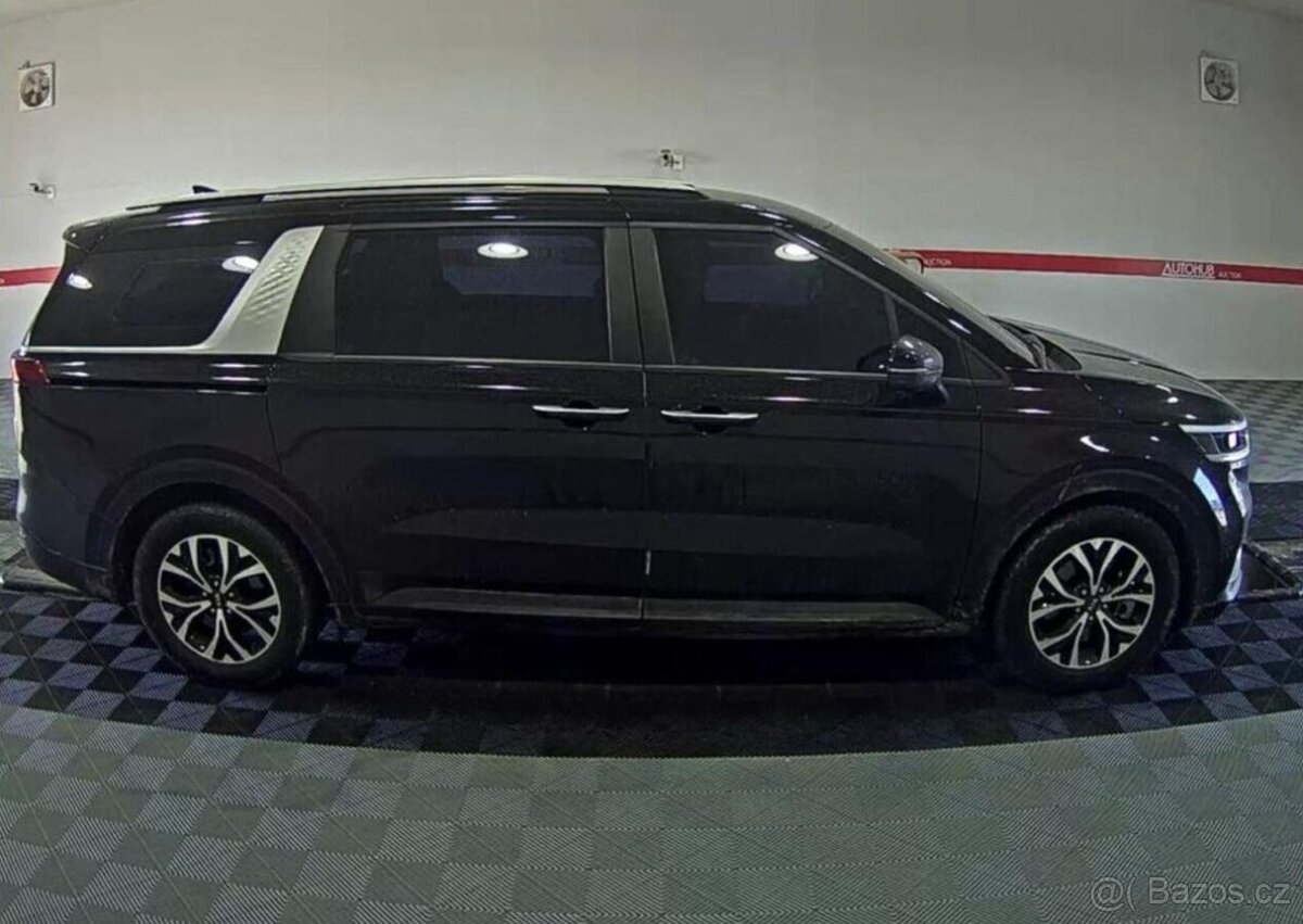 Kia Carnival 2.2-9 MÍST-VŮZ NA CESTĚ - 3
