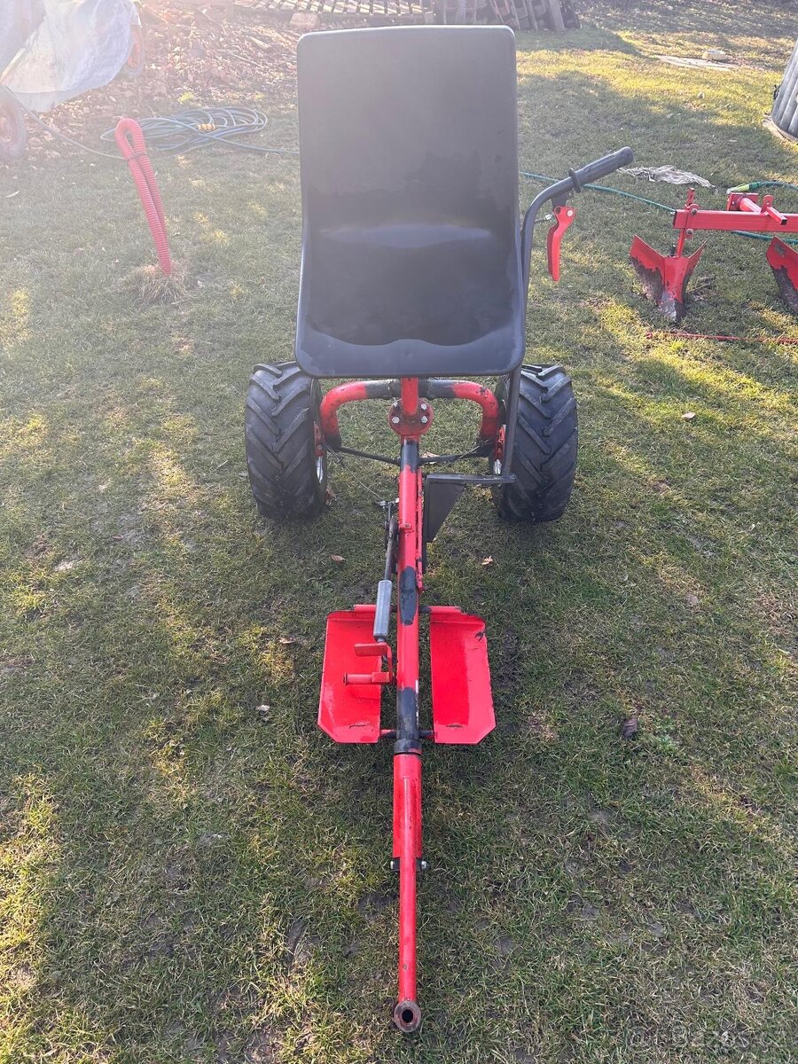 VARI AV-3 Nosič nářadí - 3