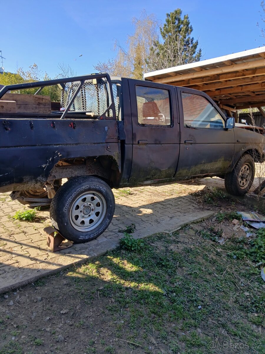 Prodám díly z Nissan D 21 - 3