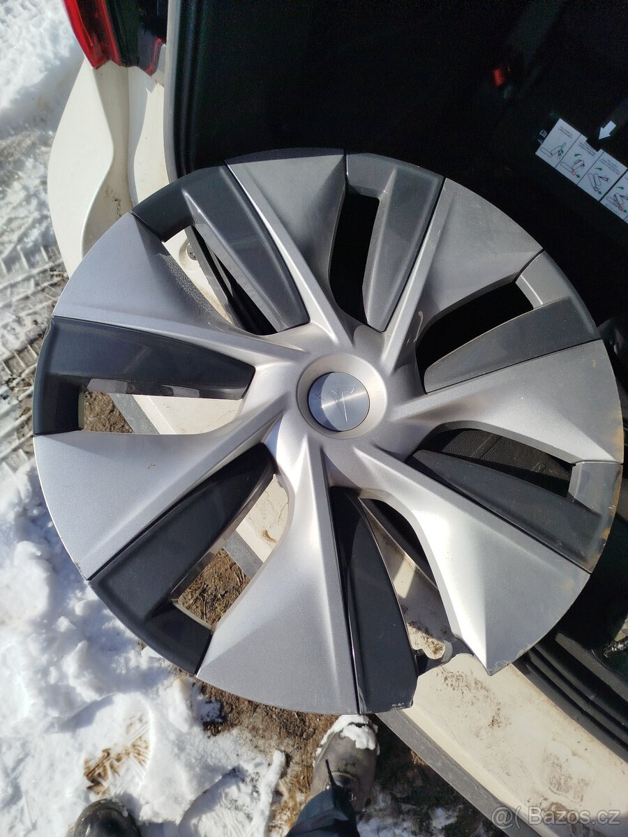 Kryty kol Tesla Y - 3