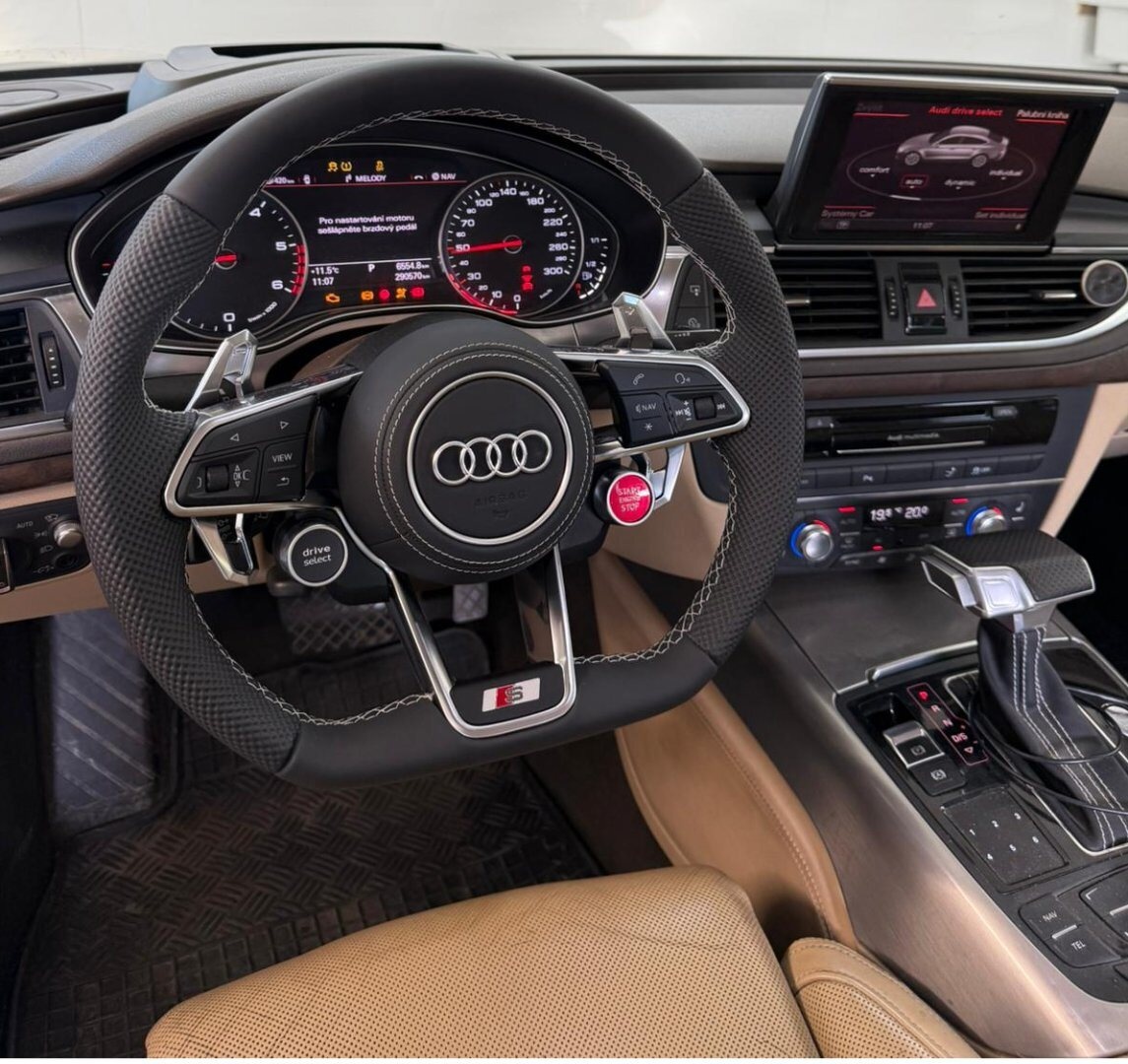 AUDI R8 VOLANT SPORTOVY - START/STOP - DRIVE SELECT - 3