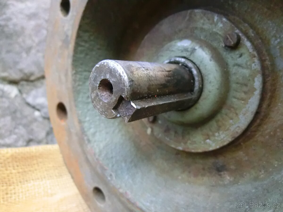 Elektromotor přírubový 800W - 3