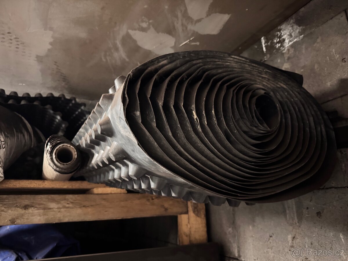 Různý stavební materiál - 3