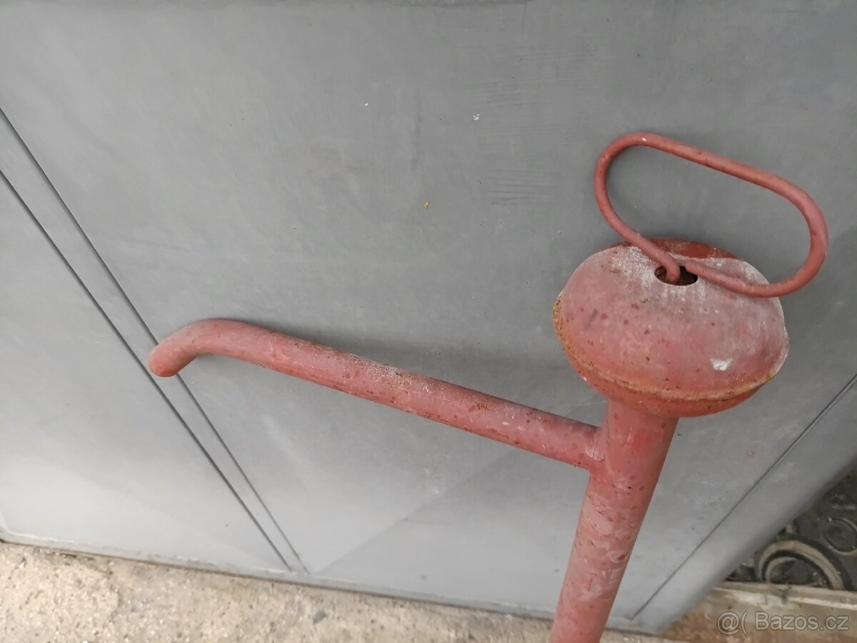 Pumpa na naftu, retro - 3