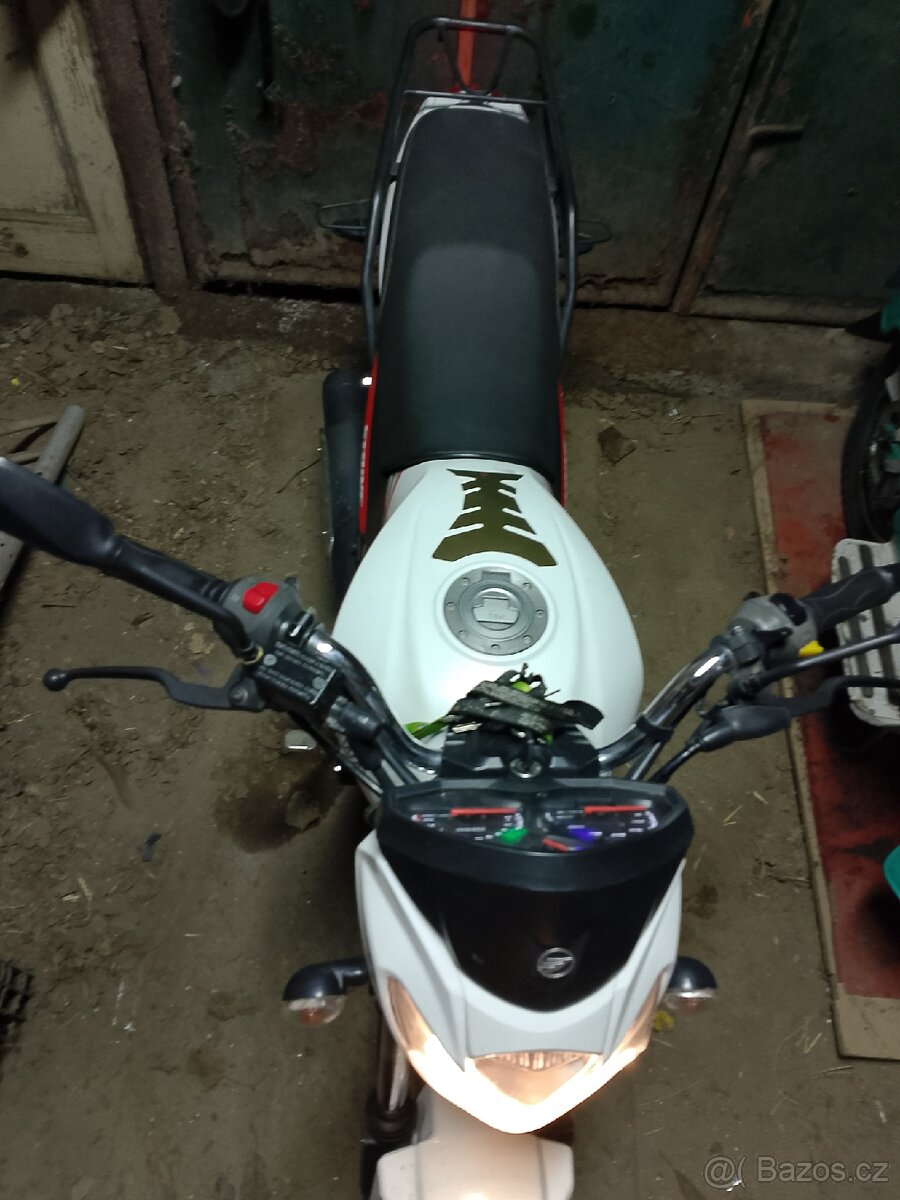 Keeway strike 125 - 3