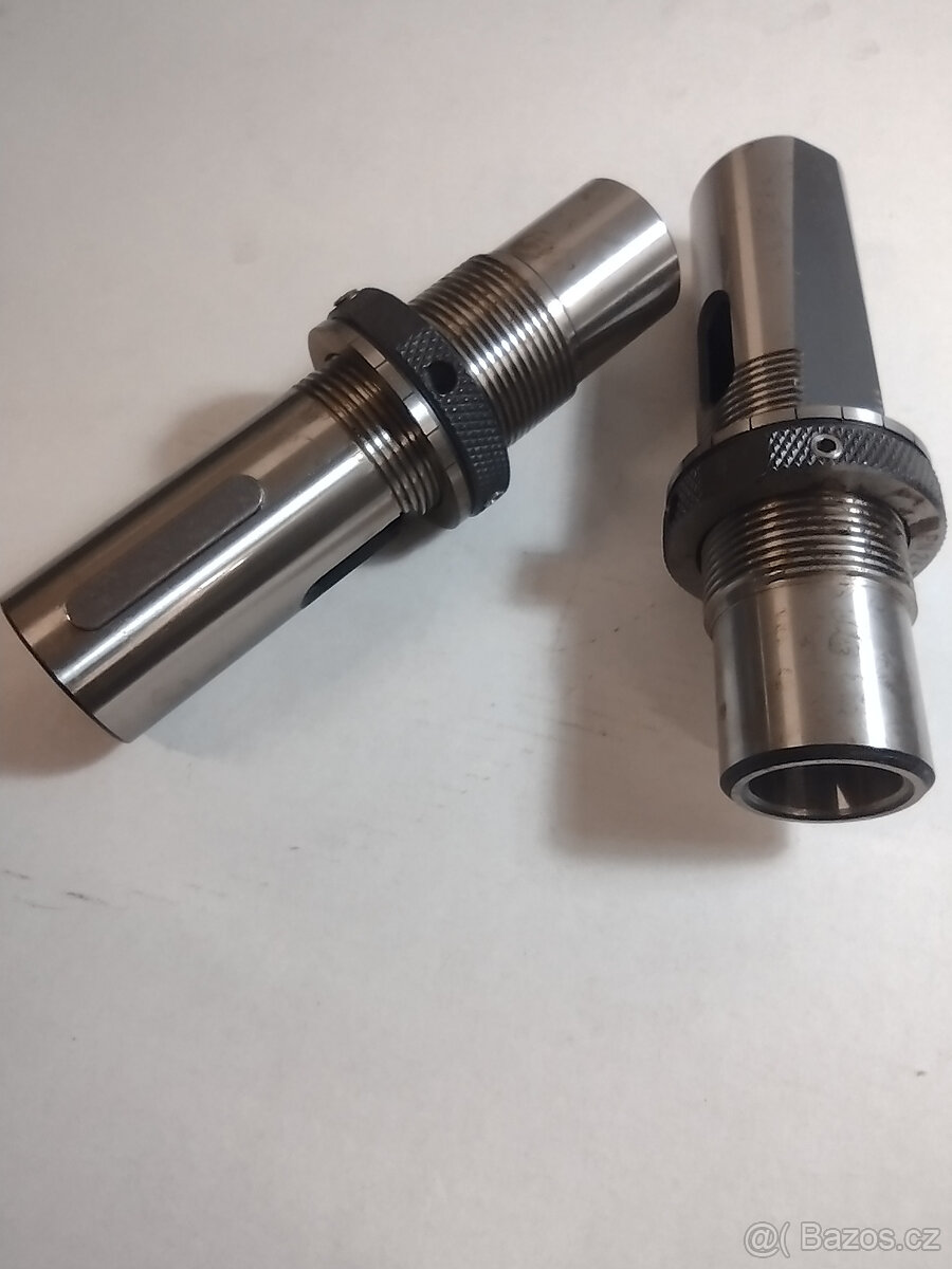 Držák a pouzdro pro upínání nástrojů se stavitelnou stopkou - 3