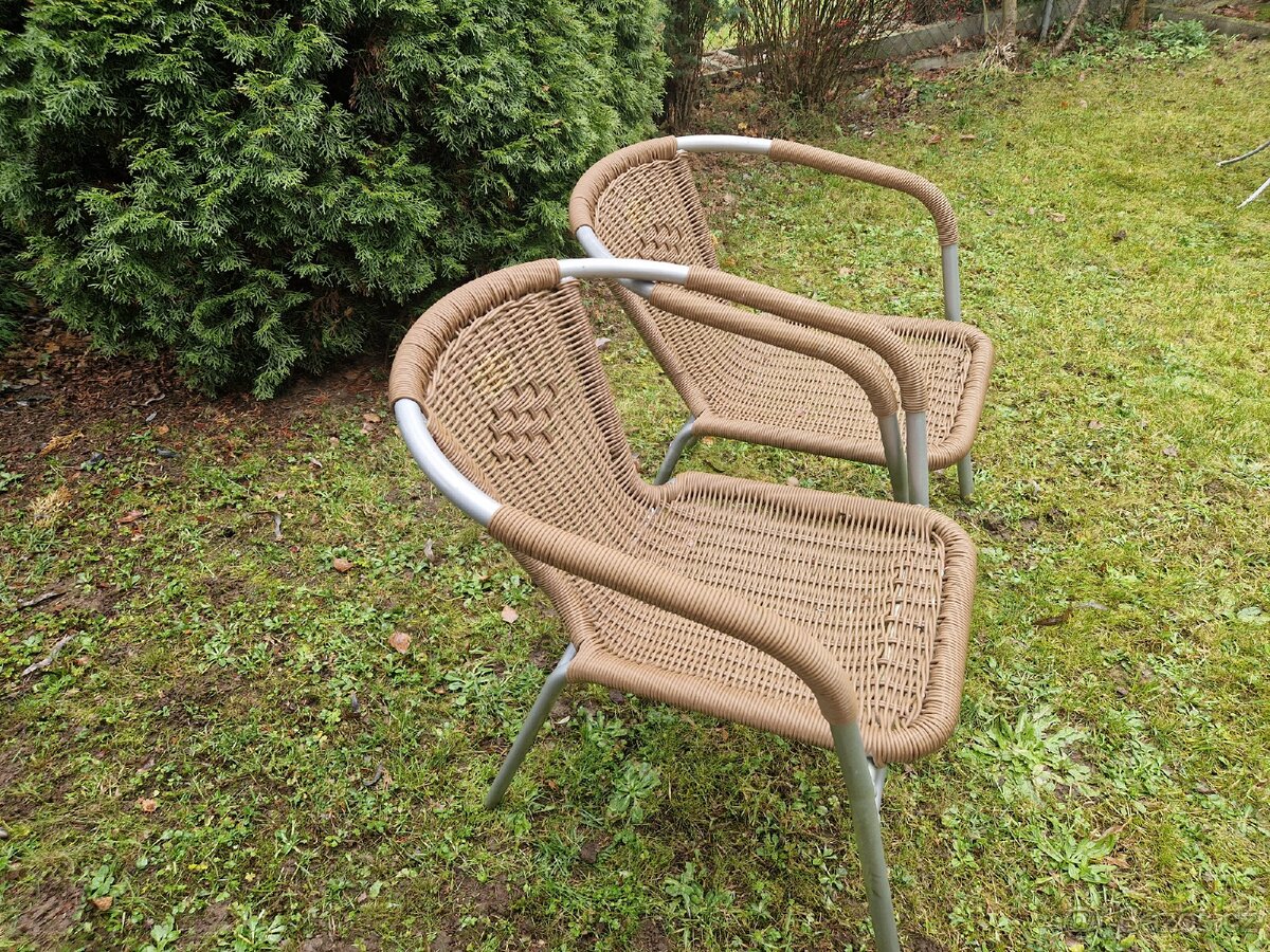 Zahradní stůl a dvě židle - 3