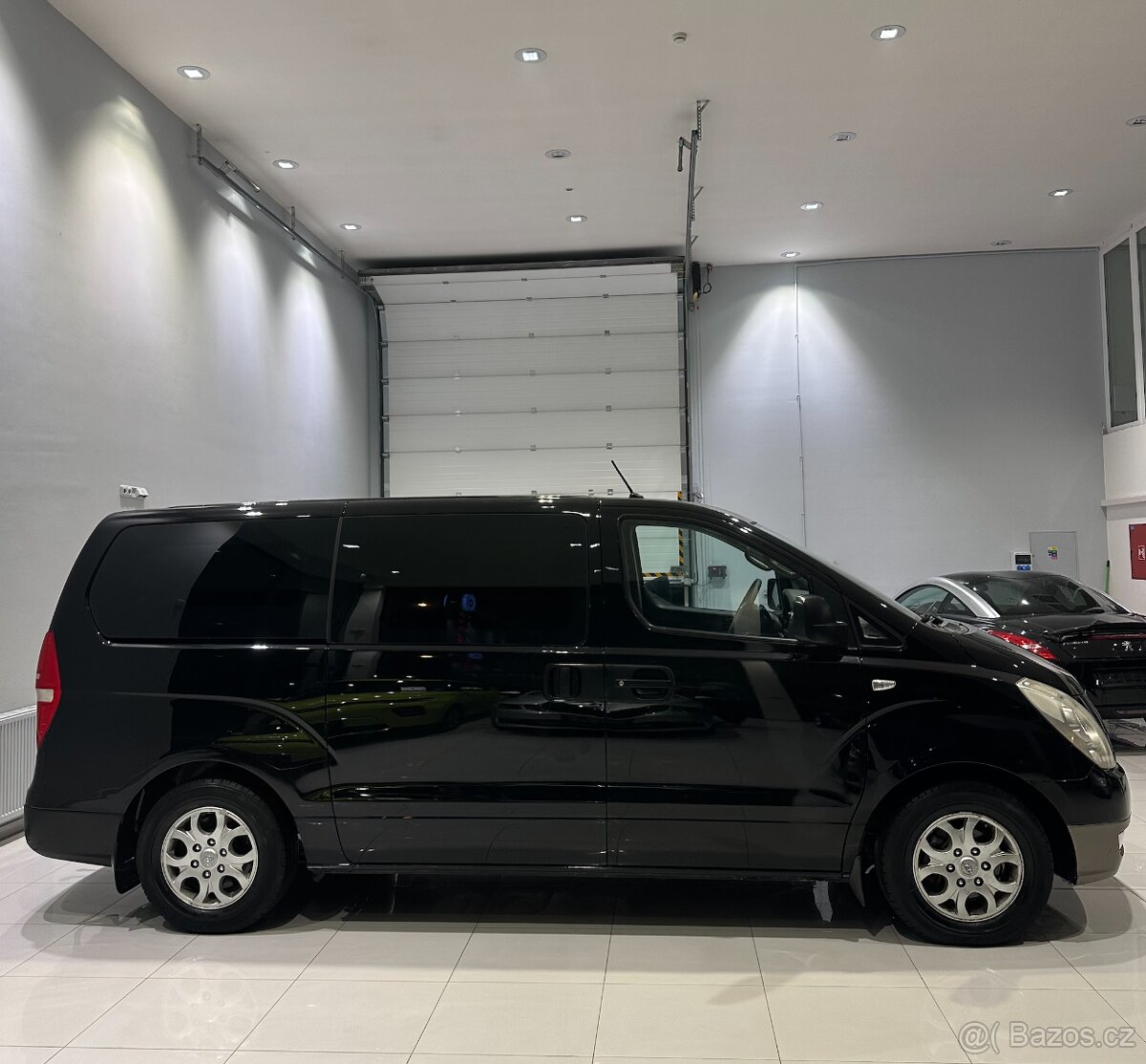 Hyundai H 1, 2.5 DIESEL Ojeté, 8/2011, 153 000 km - 3