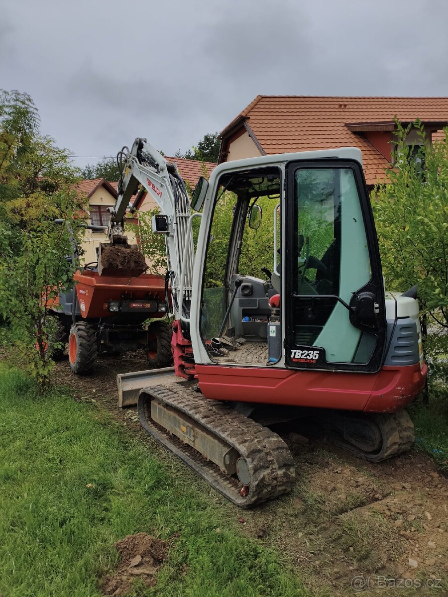 Takeuchi tb235 - 3