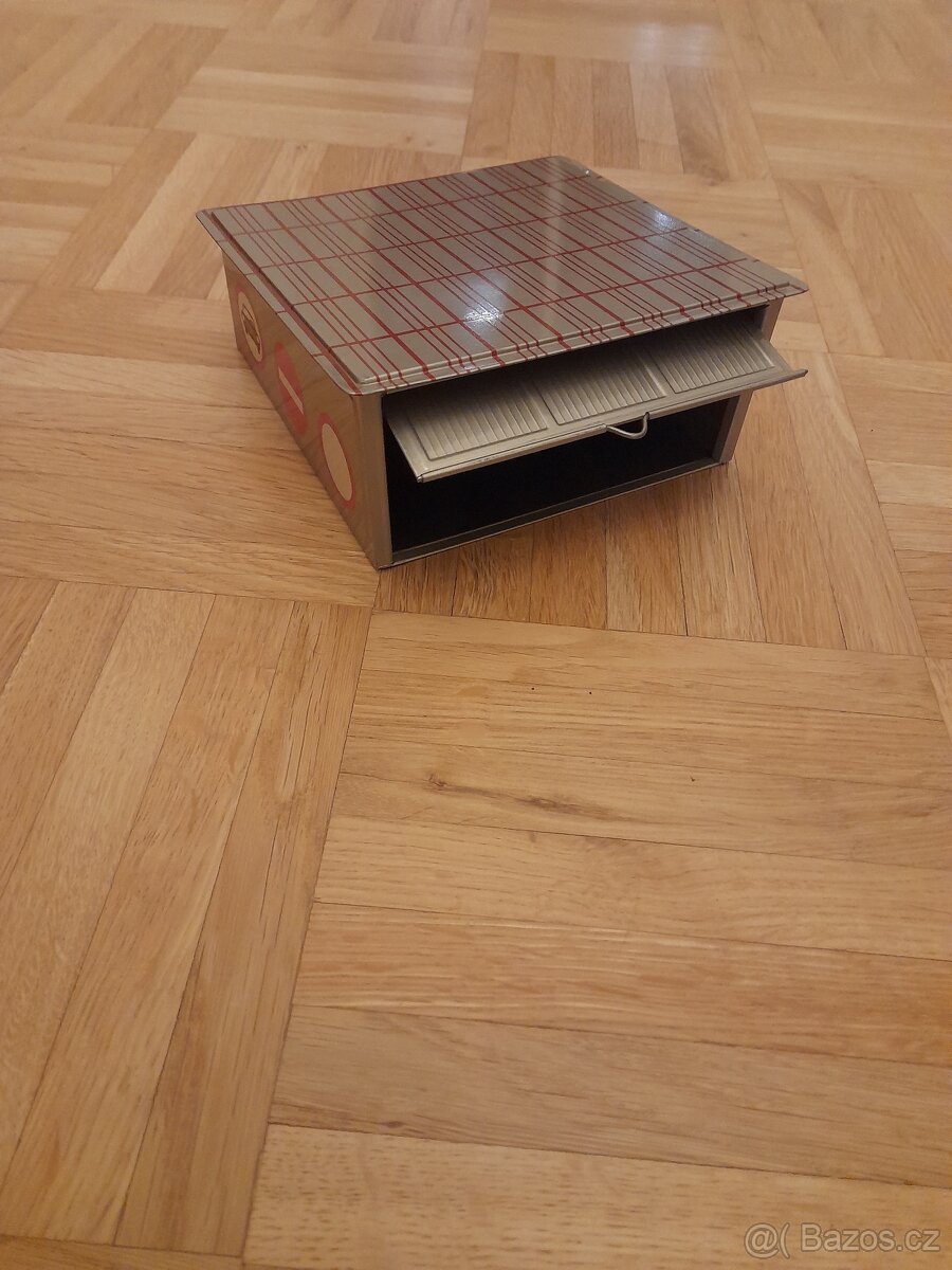 Plechová hračka - garáž - 3