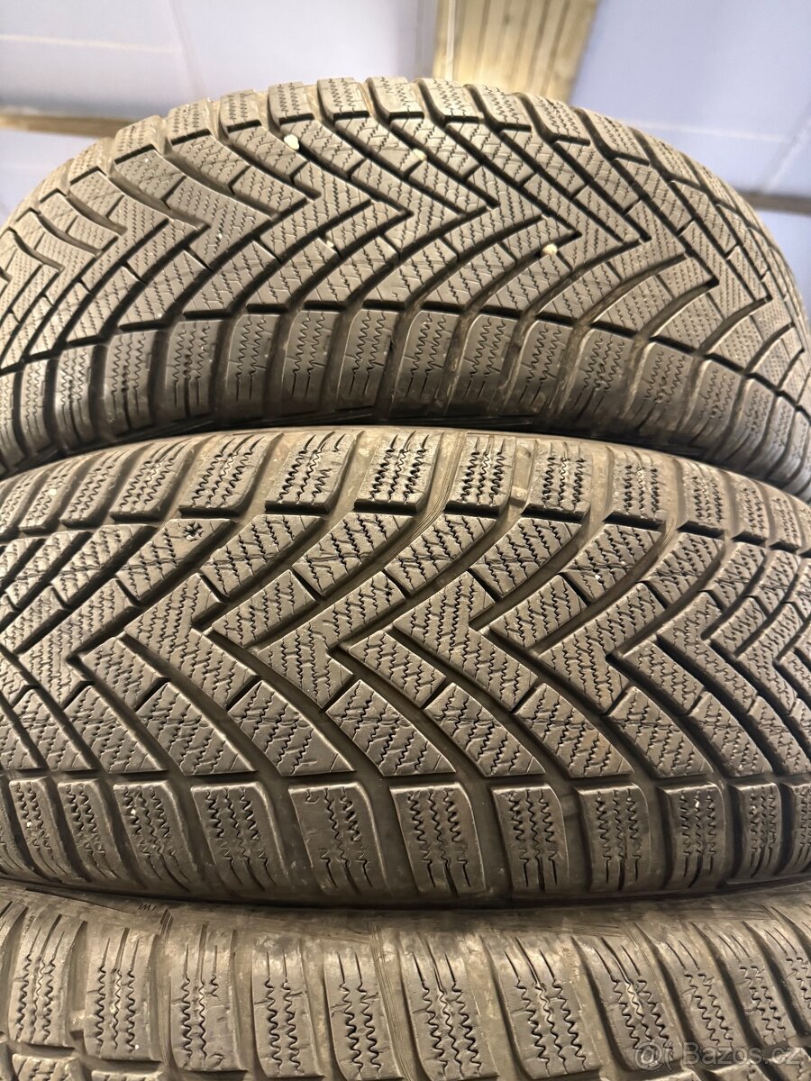 prodám zimní 205/60/16 Vredestein - 3