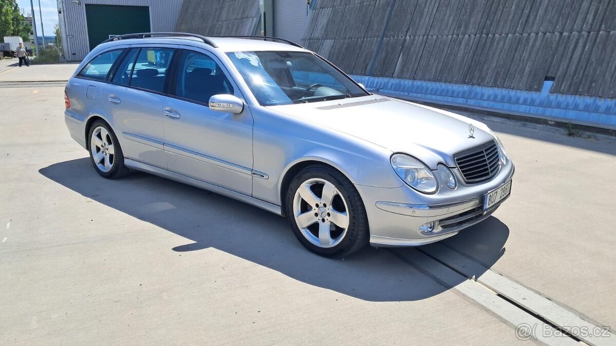 Mercedes-Benz E 211 2.6 Benzín (2004) - 3