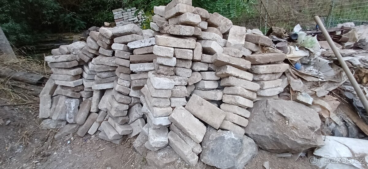 Cihly v pěkném stavu, ben nutnosti oklepávat - 3