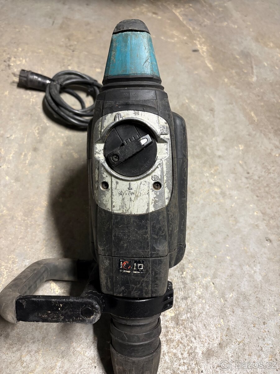 vrtací kladivo Makita HR4511c, SDS MAX - 3