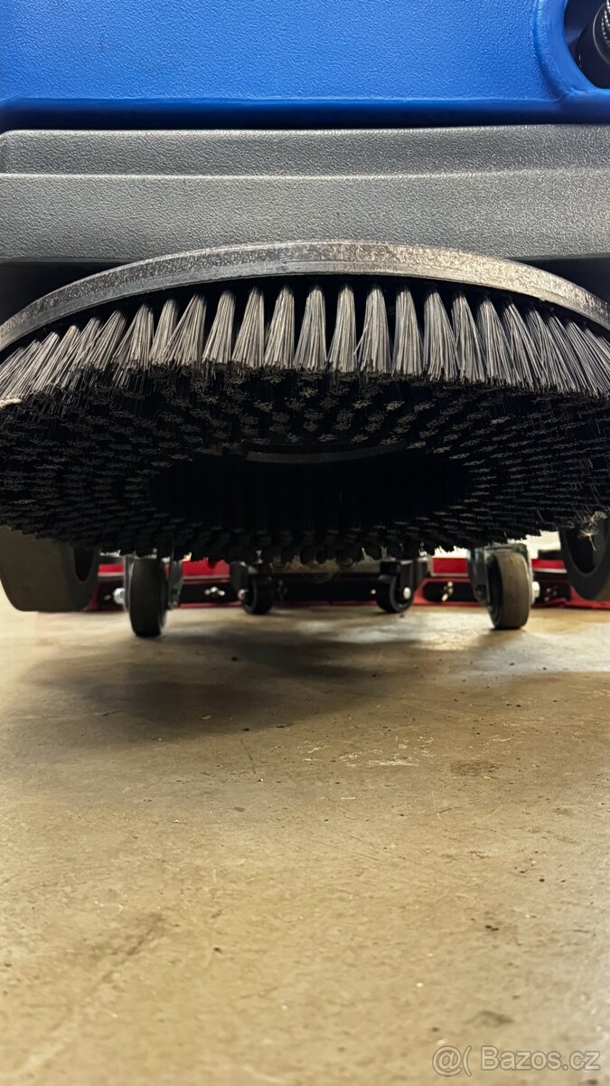 Podlahový mycí stroj WIPEKET SWM30 - 3