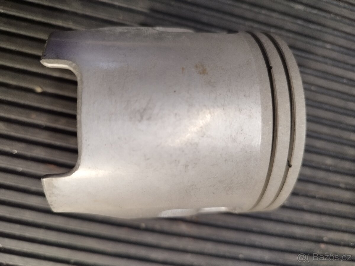 YAMAHA YZ 400,250 PÍSTY - 3