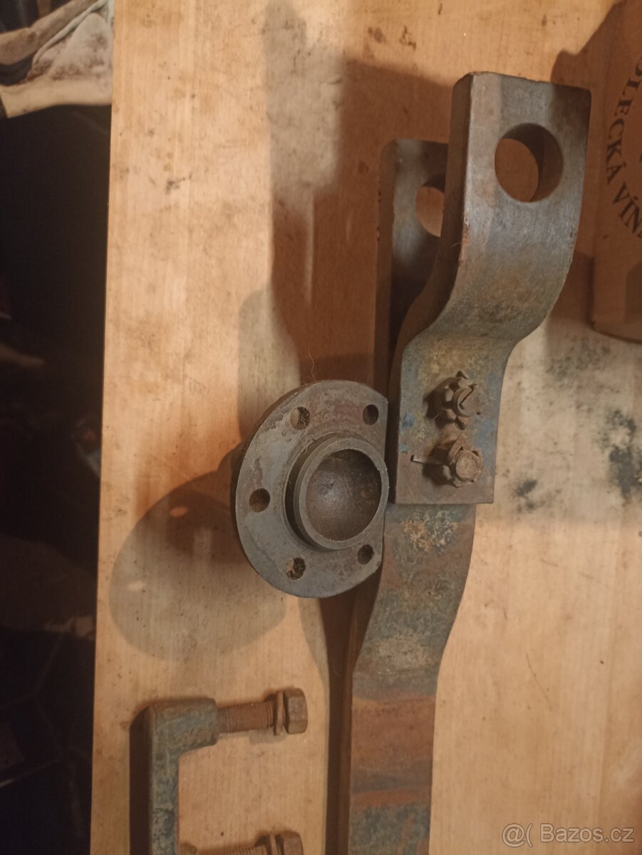 Prodám lištu spodního závěsu Zetor URI - 3